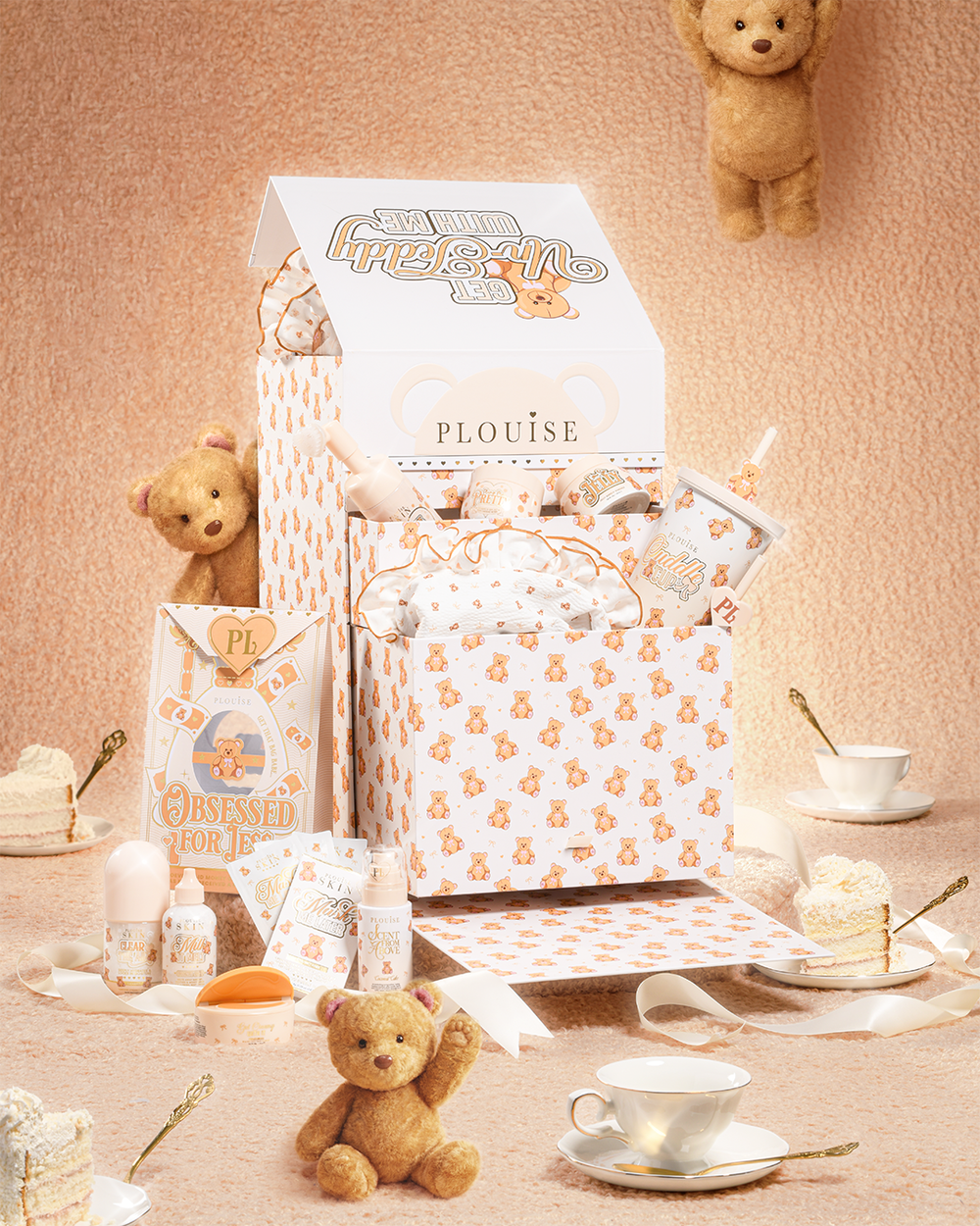 P.Louise Get Unteddy With Me Full PR Teddy Collection Box szett tortával és mackókkal körülvéve