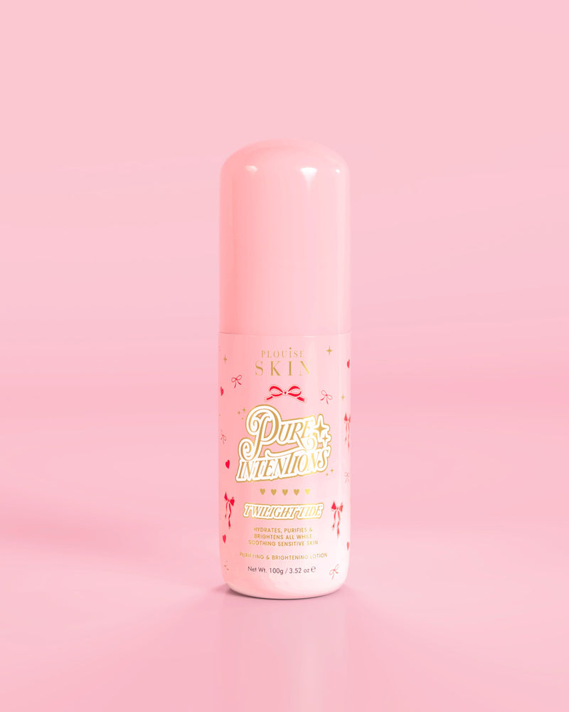 Rózsaszín üveg P.Louise Pure Intentions Purify & Brightening Lotion piros masni mintával rózsaszín háttéren