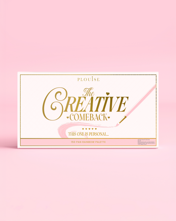 Zárt P.Louise Creative Comeback XXXL Rainbow Eyeshadow paletta eleje arany tipográfiával, rózsaszín tokon, rózsaszín háttér előtt