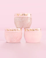 Három P.Louise Hop Into Self-Care Pink Marshmallow rózsaszín tartály fürdősóval, testradírral és testvajjal, rózsaszín alapon arany szöveggel
