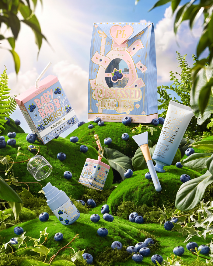 P.Louise Blueberry Obsessed For Bad Bitch és csomagolás egy zöld dombon áfonyával