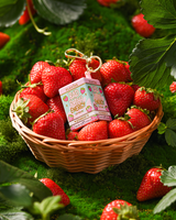 P.Louise Strawberry kulcstartó ajakápoló kosárban eperrel