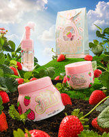 P. Louise Strawberry Obsessed for Kevesebb dupla tisztítás és hidratálás bőrápoló készlet egy füves dombon, eperrel körülvéve
