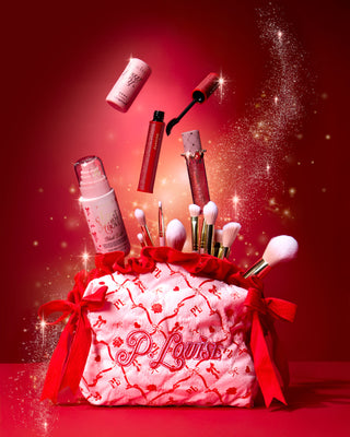 Rózsaszín karácsonyi P.Louise sminktáska piros ünnepi mintával, tetején sminktermékekkel, piros alapon arany csillogással