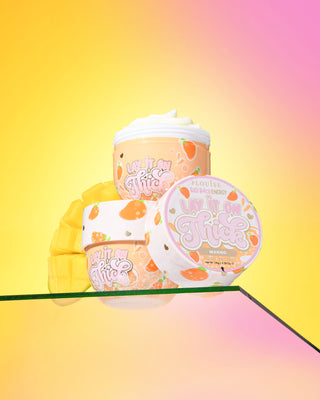 Három tartály P. Louise „Lift It On Thick” mangó testvajjal, színátmenetes sárga és rózsaszín háttéren