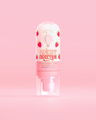 Pink P.Louise Bright Direction Raspberry Brightening Serum bőrápoló termék málna mintával rózsaszín alapon