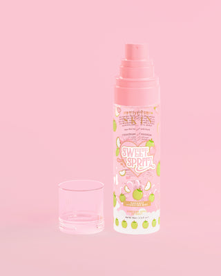 Üveg P. Louise Sweet Spritz Apple Hydrating Face Mist kupakkal, rózsaszín alapon