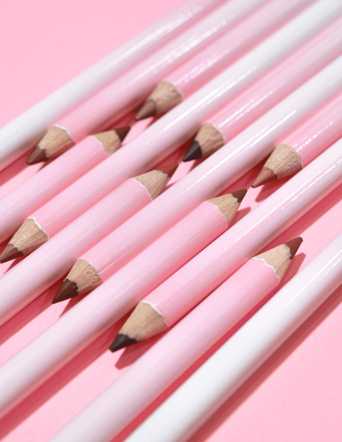 A P.Louise Ultimate Definition Sharpenable Lip Liner képe sorakozva és egymással szemben 