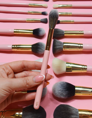 P.Louise #671 Nagyobb kúpos porszívókefe