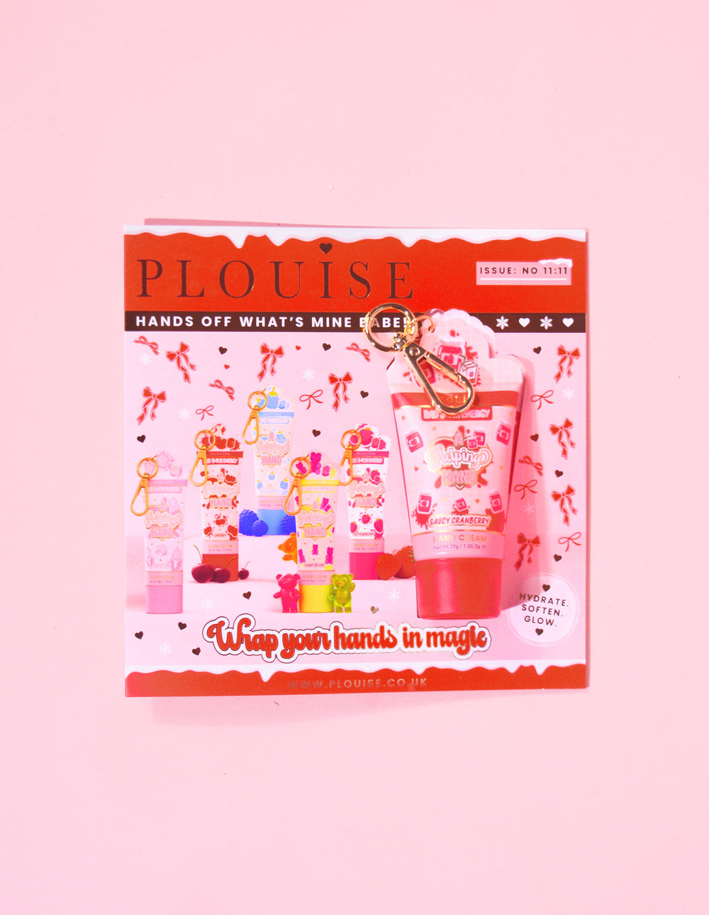 P.Louise karácsonyi magazin egy mini kulcstartóval, szalonnás áfonyás kézkrémmel a magazinhoz csatolva, piros és rózsaszín ünnepi dizájnnal